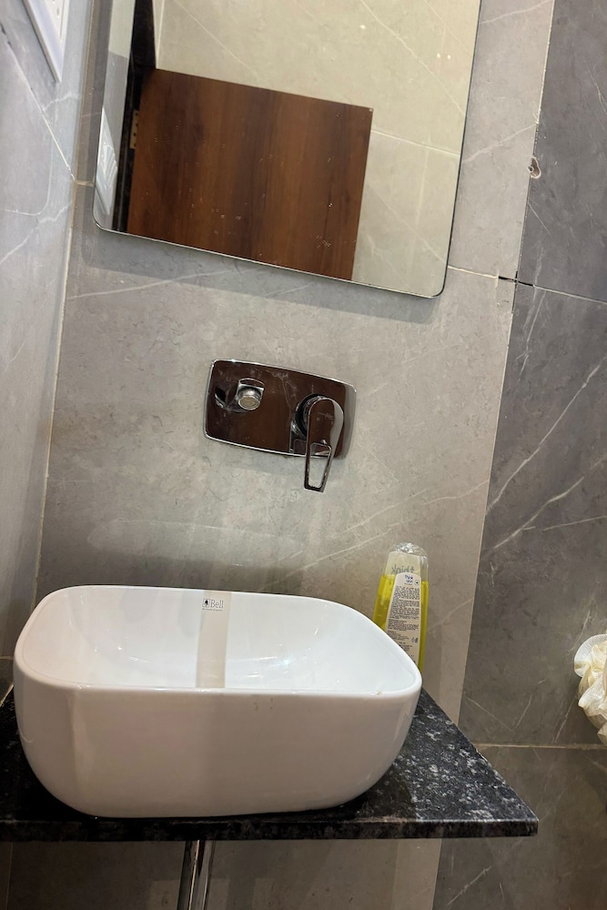 Executive Room - Photo 16