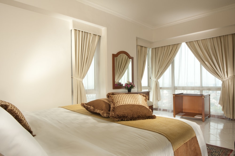 Suite, 3 Bedrooms (1 Double & 2 Single Beds) - Photo 1
