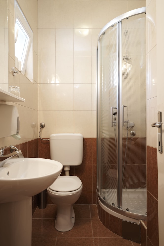 Comfort Quadruple Room, 1 Bedroom, Accessible, Terrace photo 2