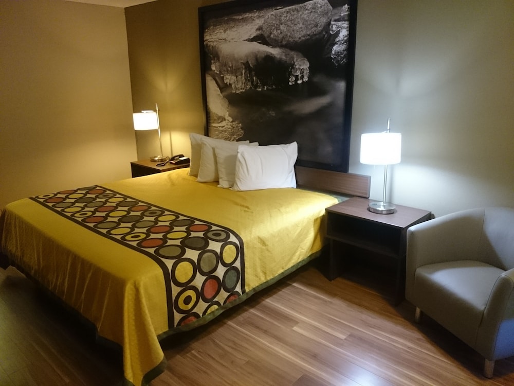 Room, 1 King Bed, Accessible, Non Smoking (Mobility) photo 2