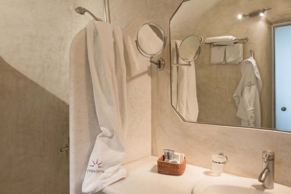 Suite, Private Pool (Master,  Caldera View) - Photo 5