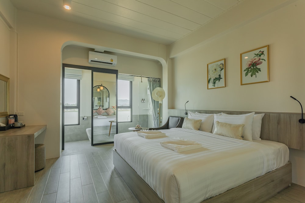 Superior Room, 1 King Bed, Tower, Nature View photo 3