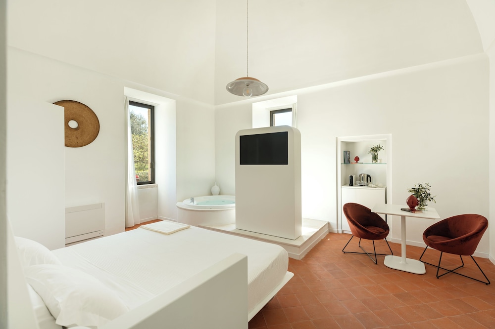 Junior Room, 1 King Bed, Hot Tub, Garden View