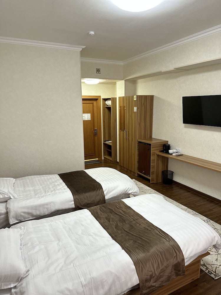 Basic Double or Twin Room - Photo 1