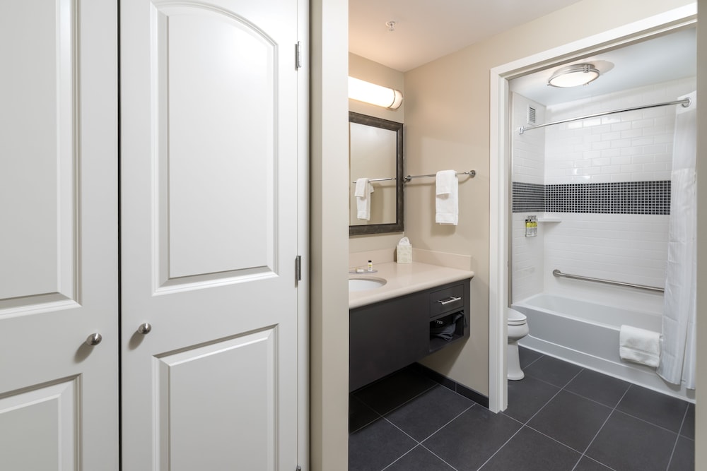 Room, 1 Queen Bed, Accessible, Non Smoking (Kitchen, Mobility Accessible) photo 3