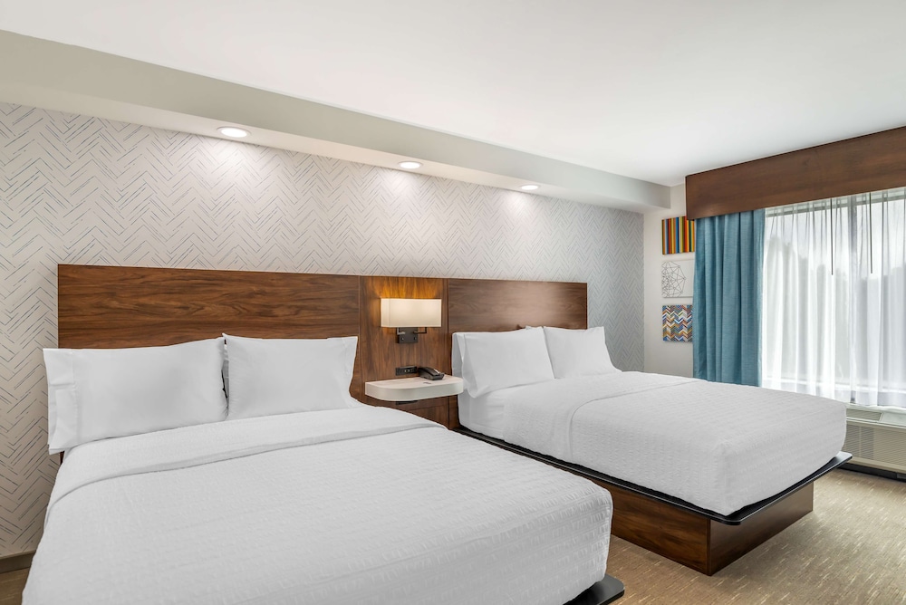 Room, 2 Queen Beds, Non Smoking - Photo 3