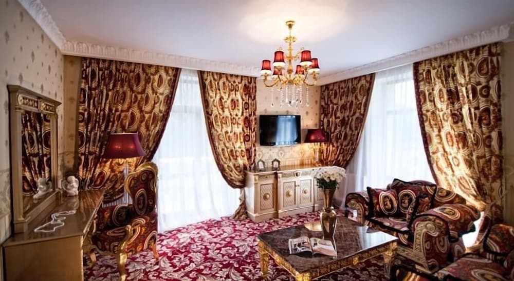 Deluxe Suite photo 2