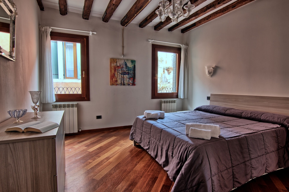 Two bedroom apartment with terrace photo 2
