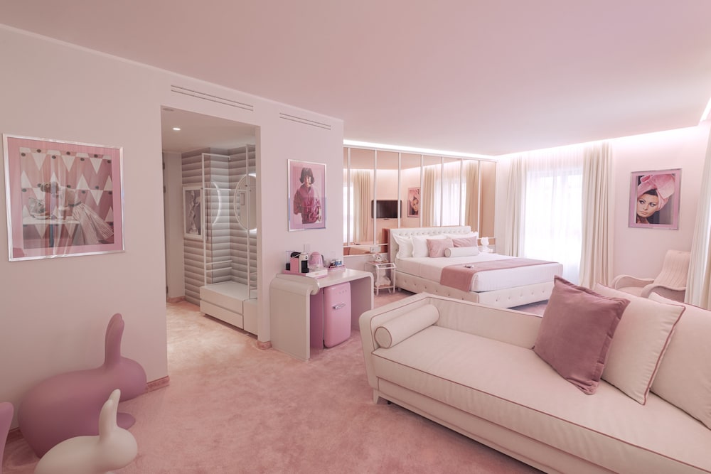ATTIC EXECUTIVE ROOM