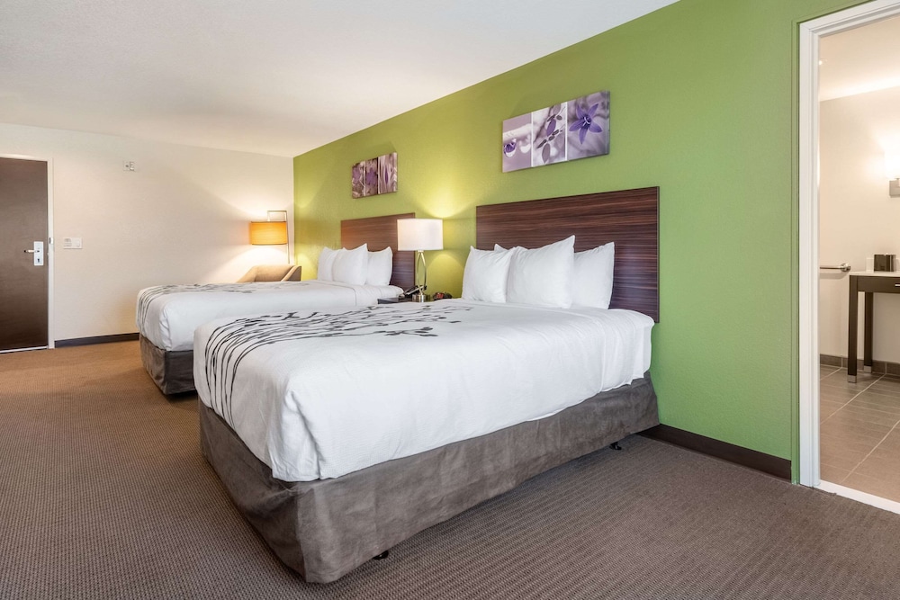 Standard Room, 2 Queen Beds, Non Smoking - Photo 4