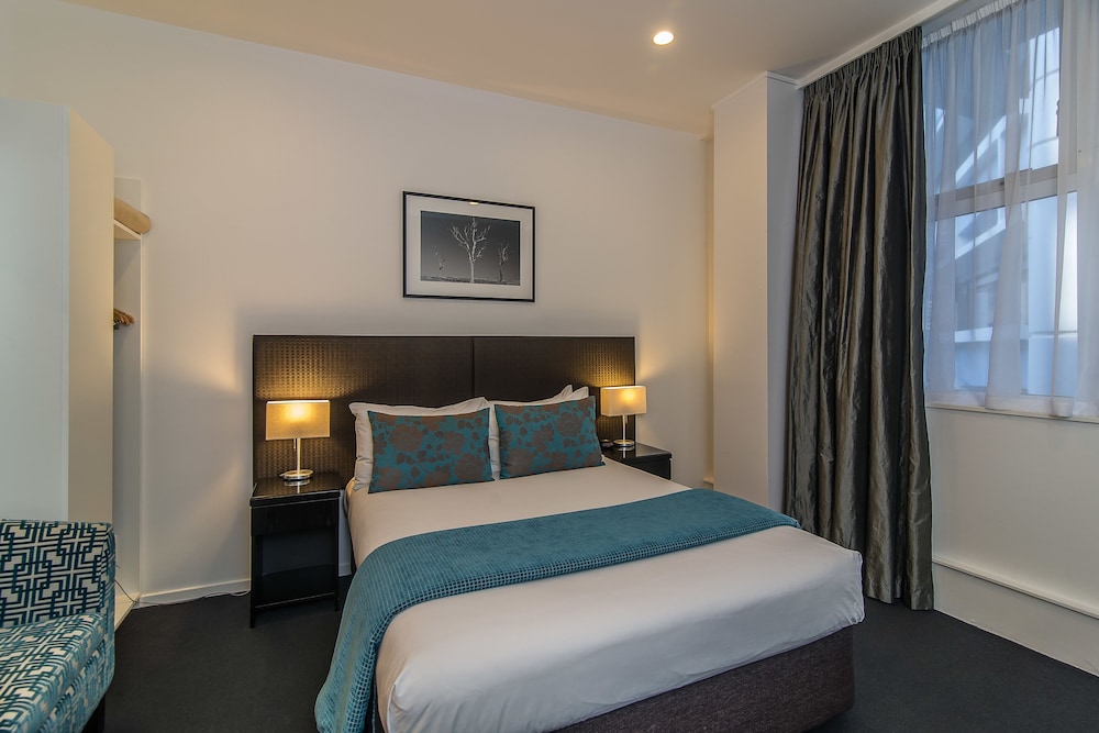 Queen Apartment with Parking