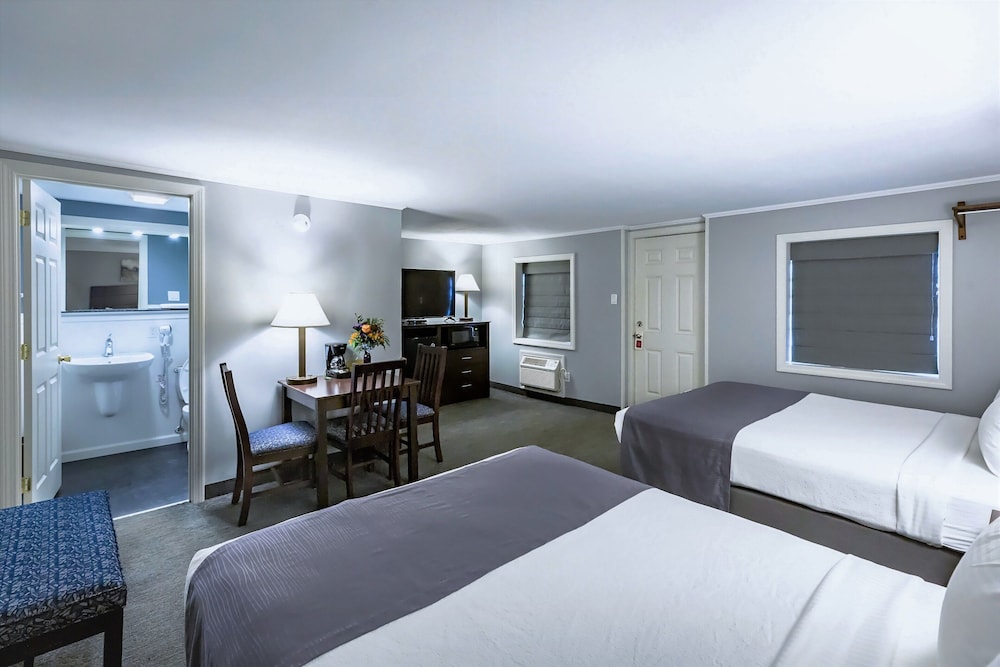 Superior Room, 2 Queen Beds (PREMIER TWO QUEEN ROOM) photo 1