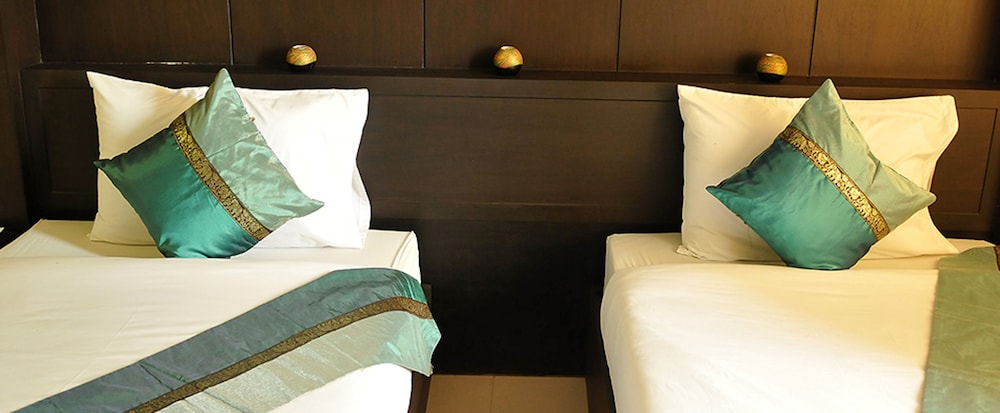 Superior Double or Twin with Breakfast and Airport Transfer - Photo 5