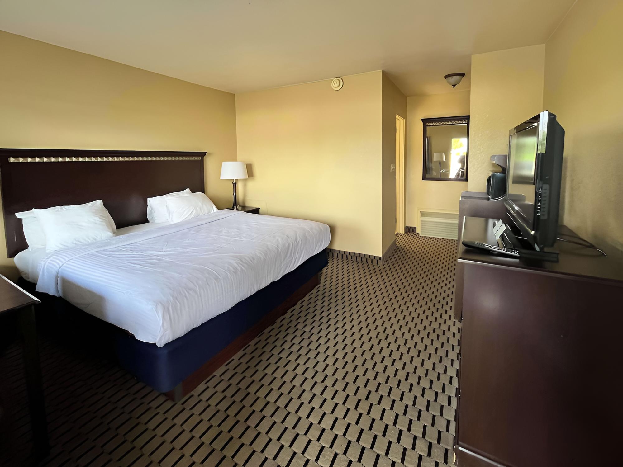 Standard Room, 1 Queen Bed, Accessible, Non Smoking photo 2
