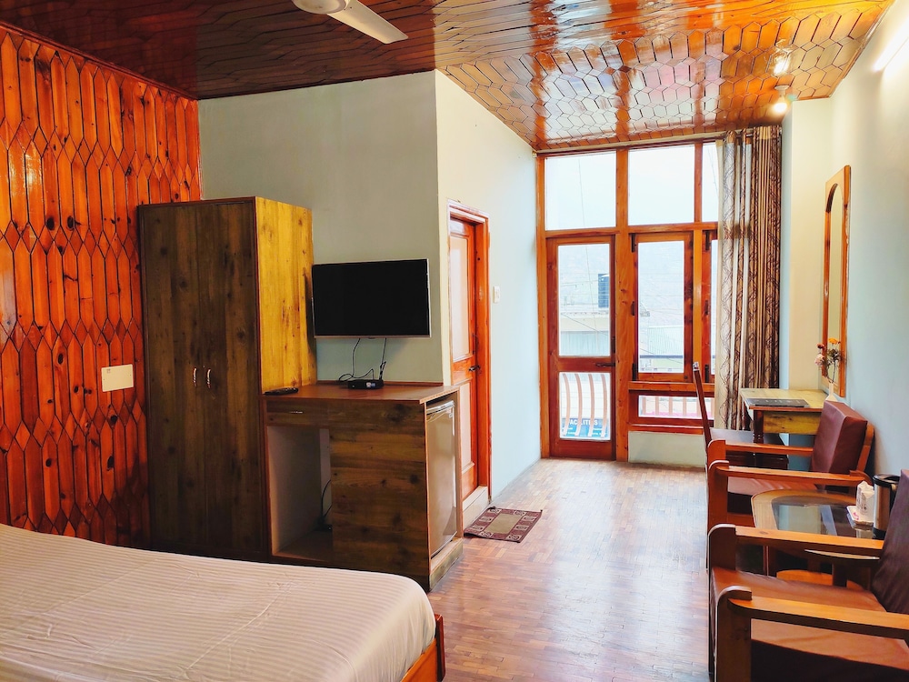 Deluxe Double Room, Balcony, River View photo 2