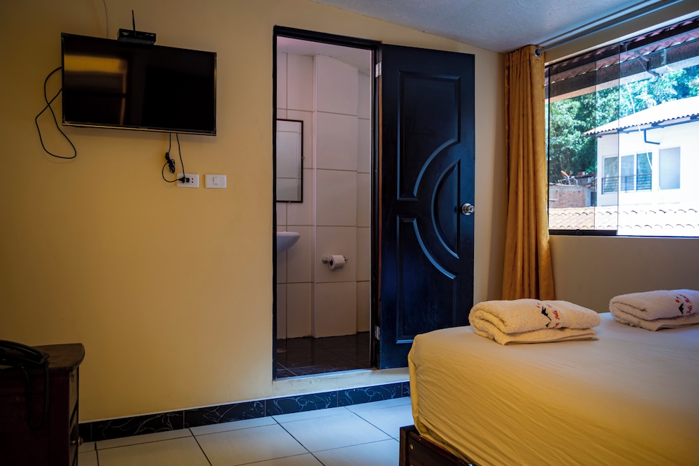 Basic Double Room, 2 Twin Beds photo 2