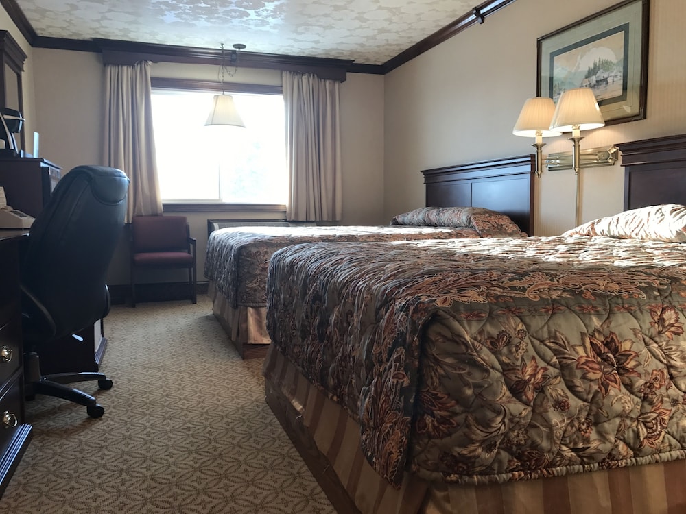 Deluxe Double Room, 2 Queen Beds photo 3