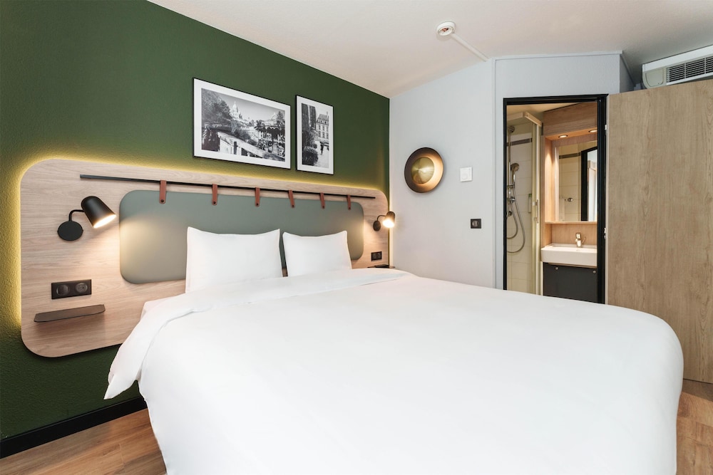 Standard Room, 1 Queen Bed - Photo 2
