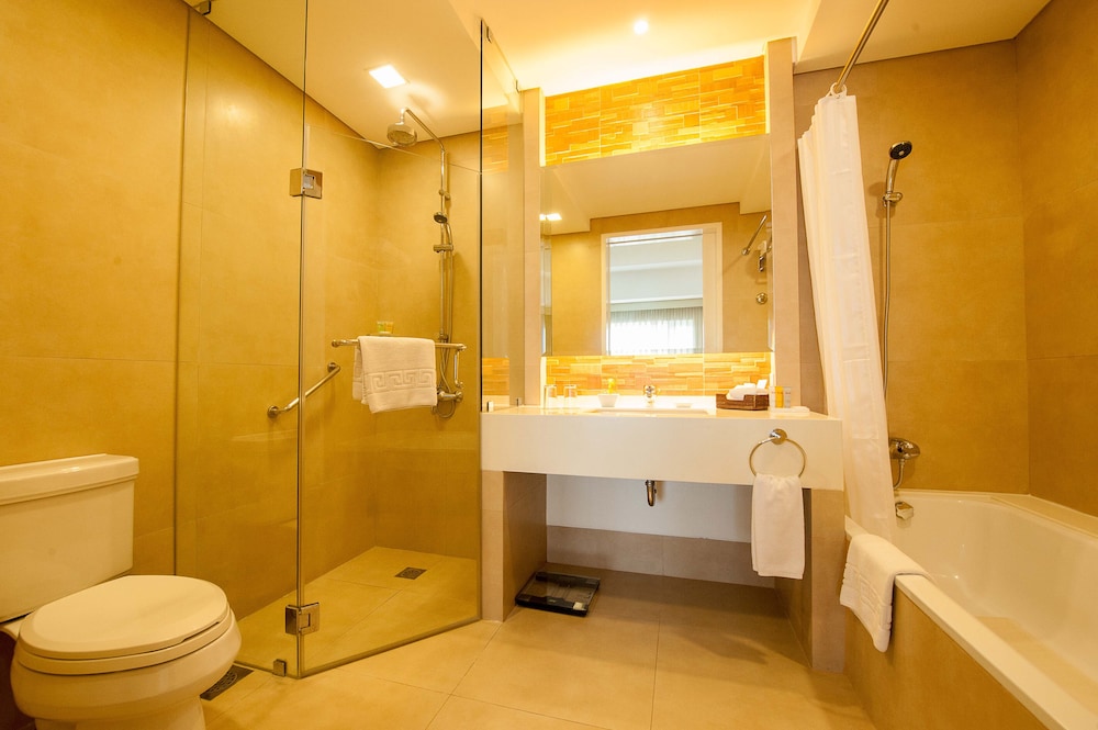 Executive Suite - Photo 17