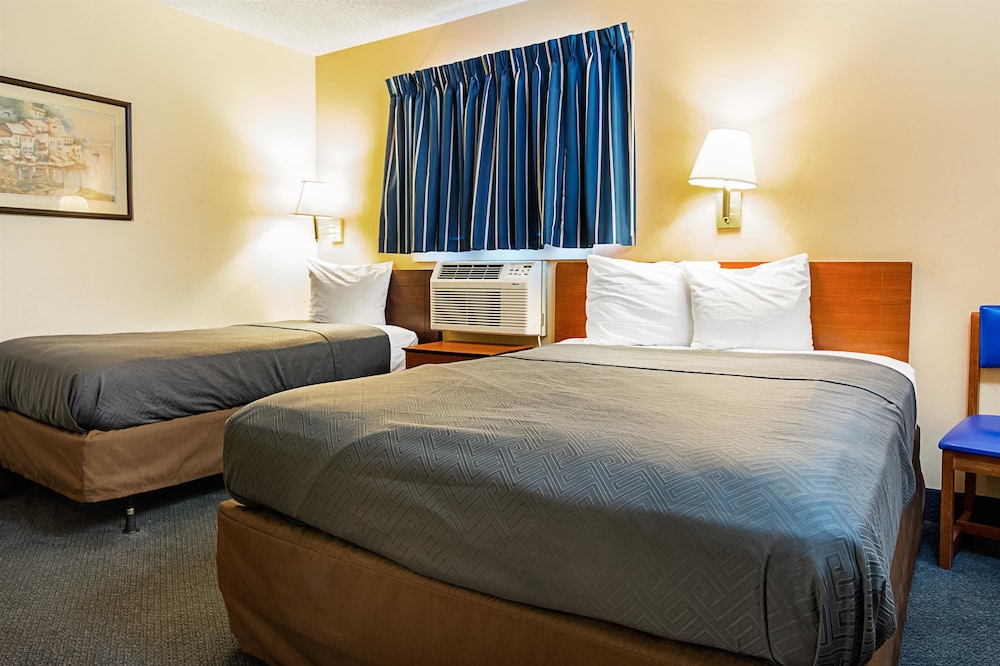 Deluxe Suite, 2 Queen Beds, Non Smoking, Kitchenette - Photo 6