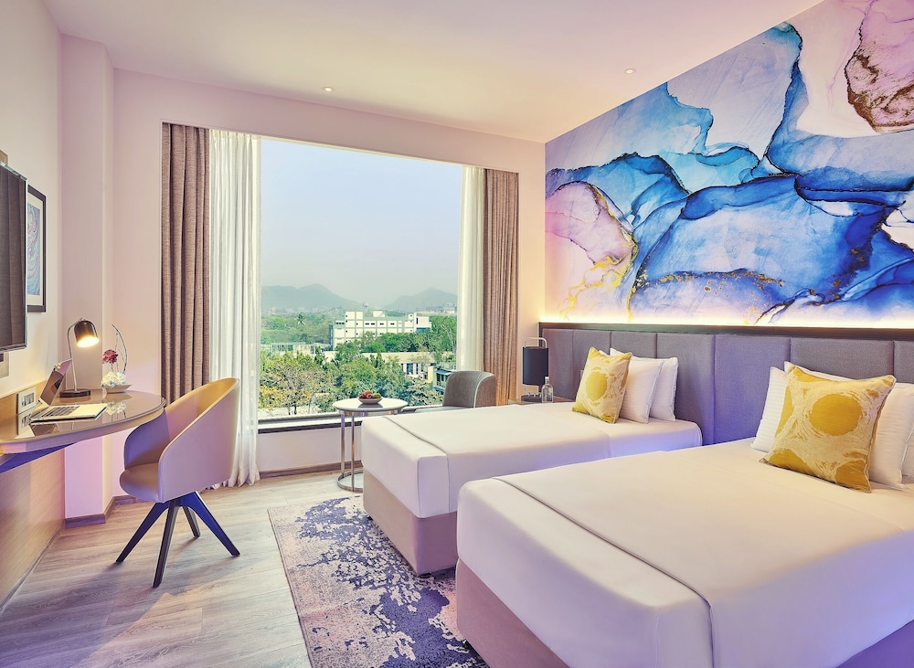 Deluxe Room Twin Bed - Photo 1