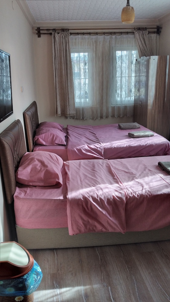 Economy Triple Room photo 1