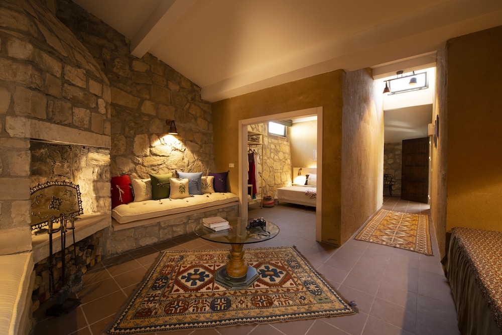 Manej Suite