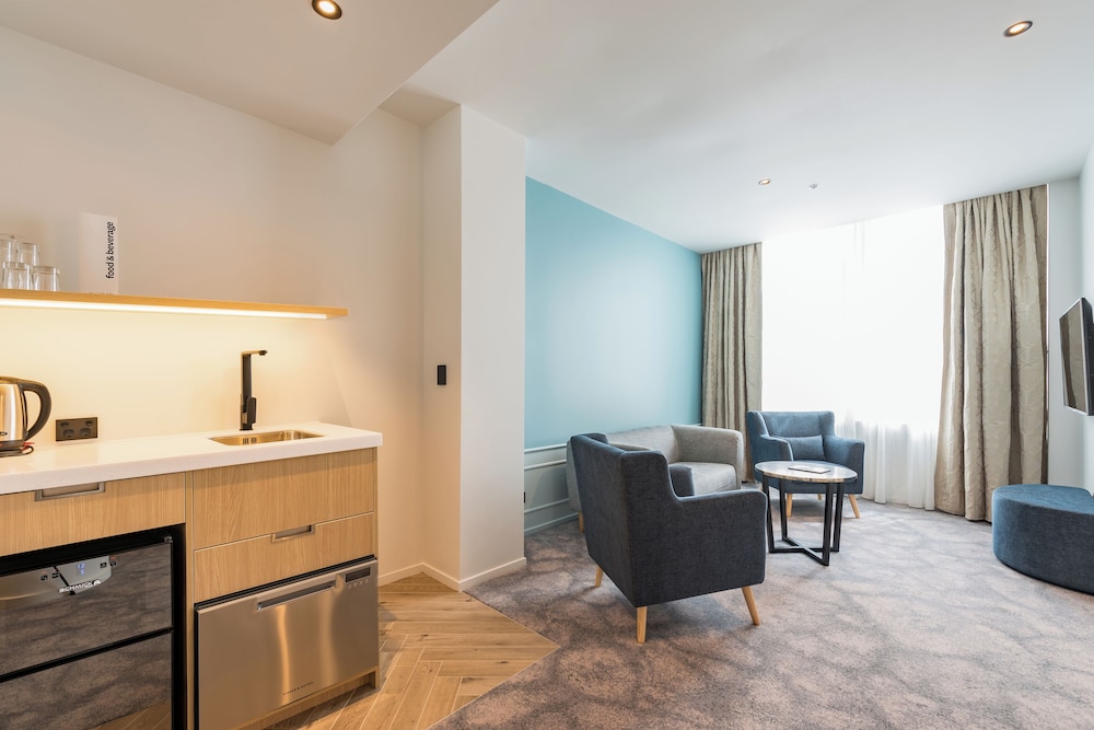 Premier Studio Suite, 1 King Bed photo 1