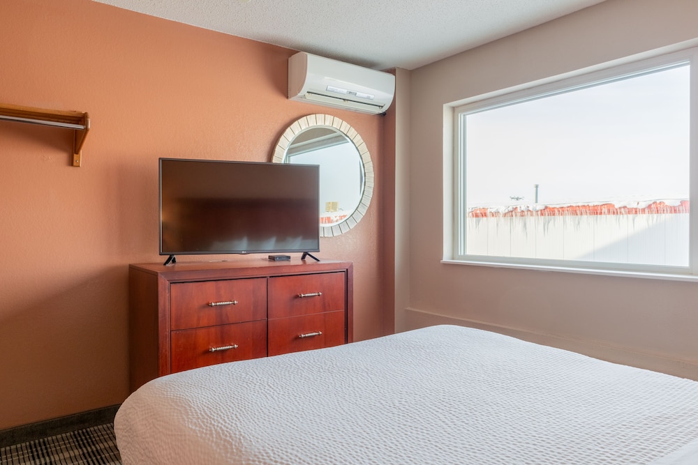 Standard Room, 1 Queen Bed with Sofa bed (One Queen Bedroom Suite with Sofa Sle) photo 3