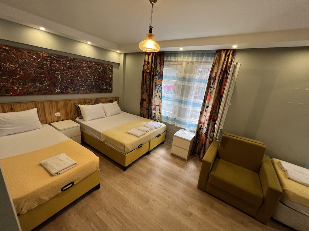 Basic Quadruple Room photo 1