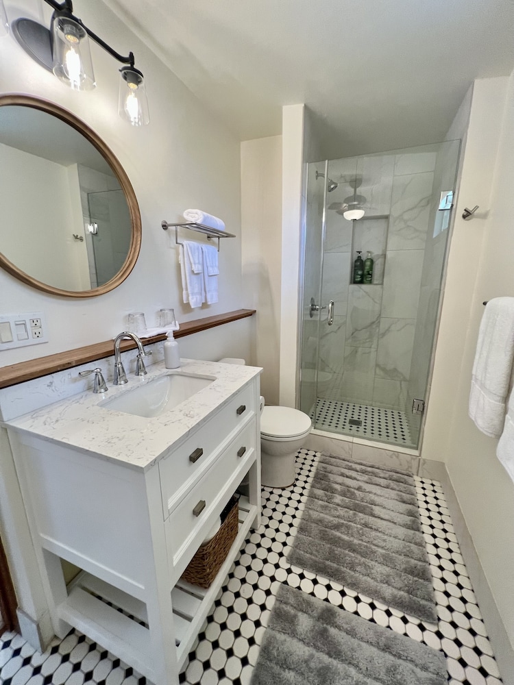 Deluxe Suite, 1 Queen Bed, Ocean View photo 3