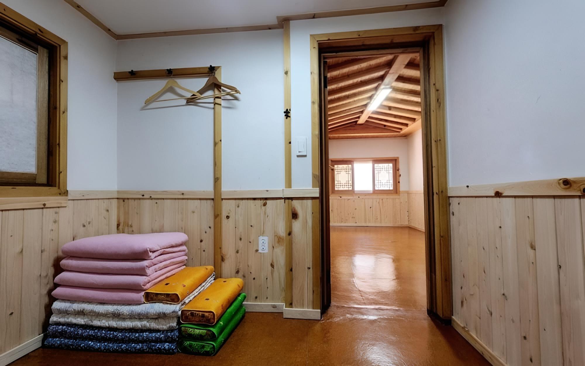 Room (Moon (Two Bedroom Special)) - Photo 2