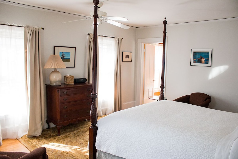 Elijah Glover Room photo 2