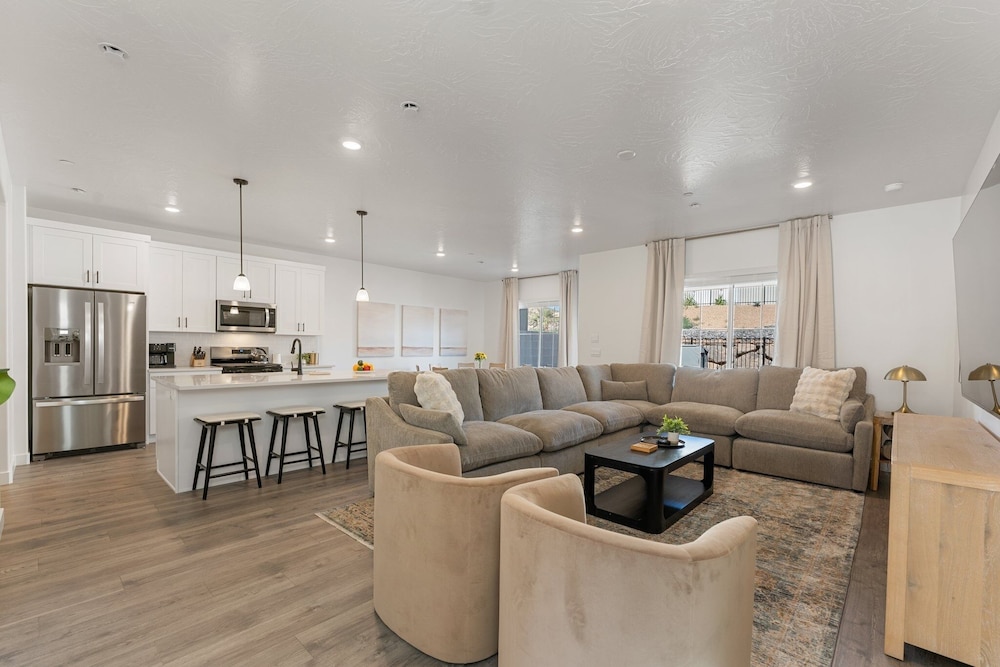 Townhome, 4 Bedrooms