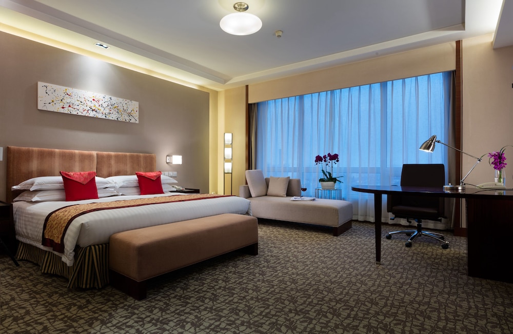 Business Suite, 1 King Bed photo 3