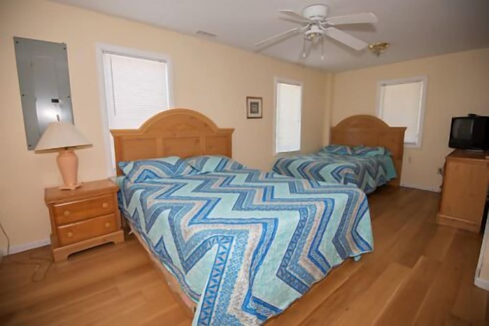 80 – Oceanfront 3 Story Cottage photo 3