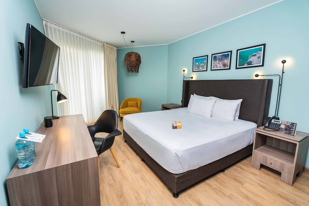 Superior Room, 1 King Bed, Balcony