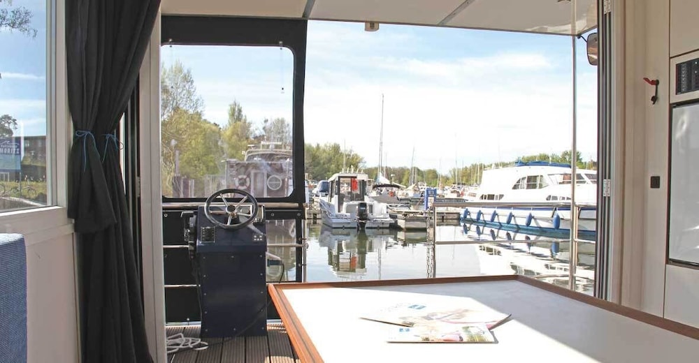 Febomobil 1180 - Barrier-Free Houseboat photo 3