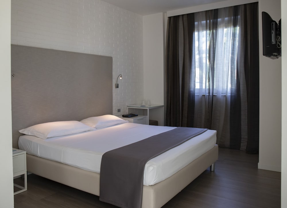 Standard Double Room Single Use, Hill View photo 1