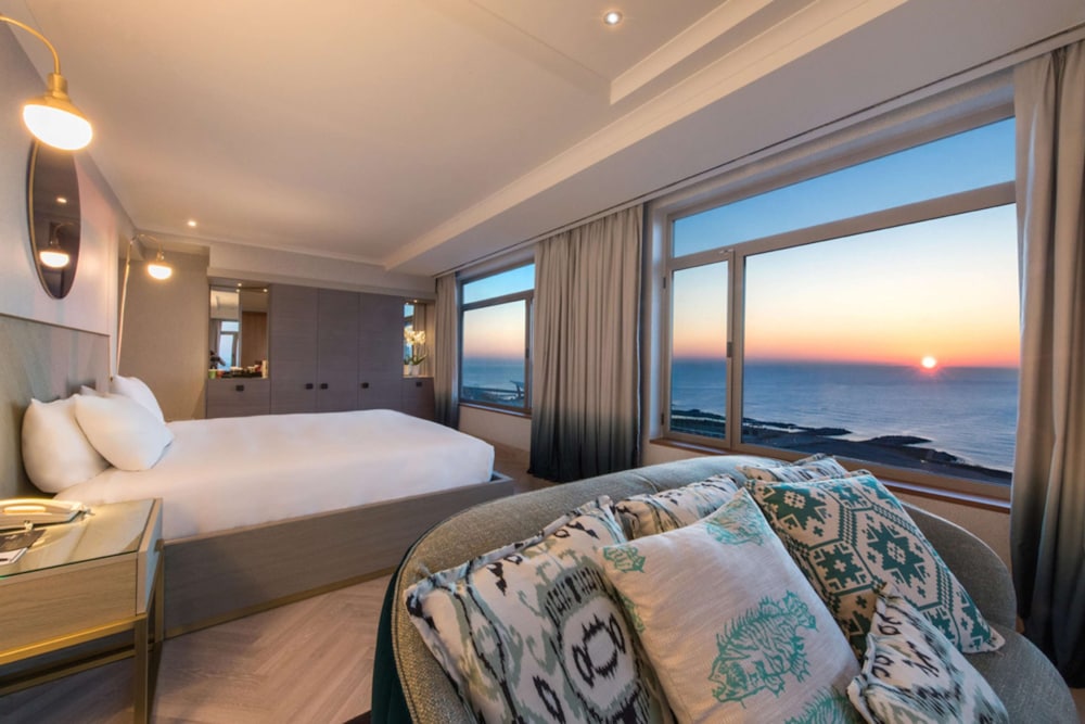 Suite, 1 King Bed (Skyline)