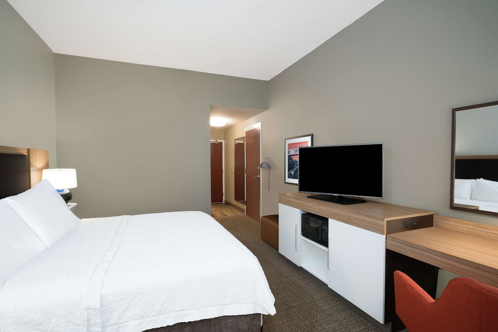 One king bed non smoking - Photo 2