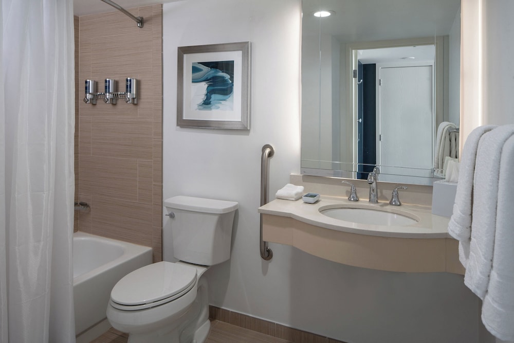Suite, 1 Bedroom - Photo 8