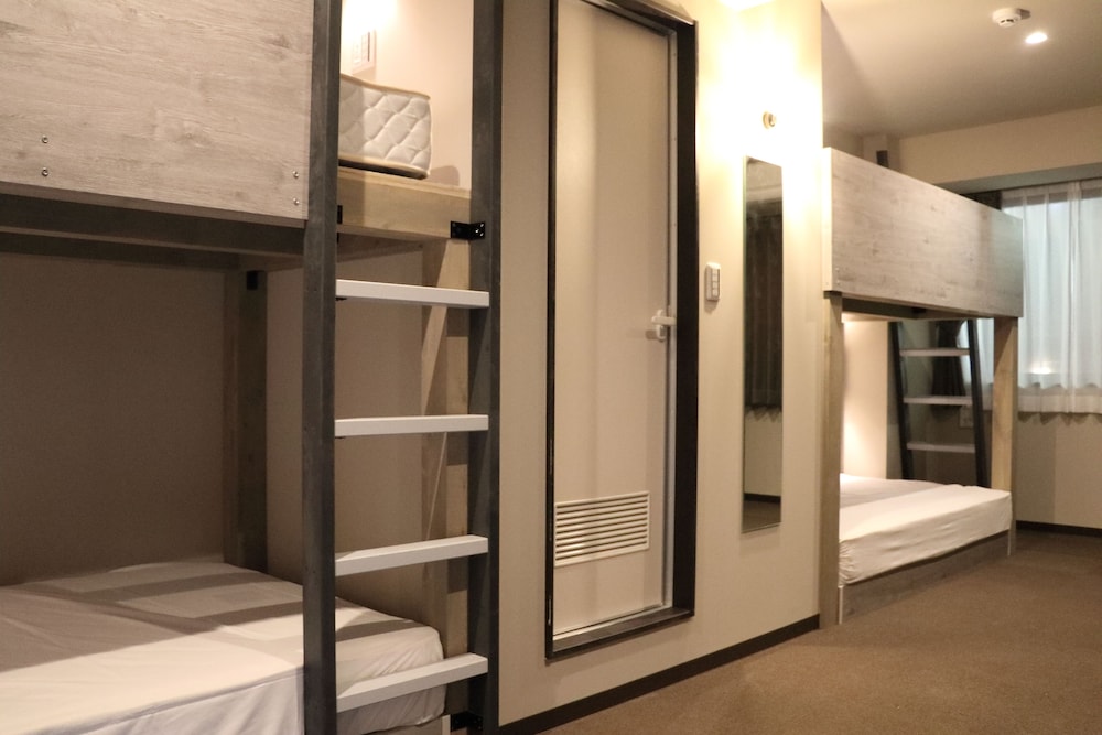 Quadruple Room Ensuite (2 Large Twin Bunk Beds) photo 2