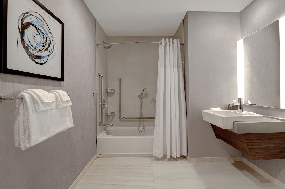 Suite, 2 Queen Beds with Sofa bed, Accessible, Bathtub - Photo 5