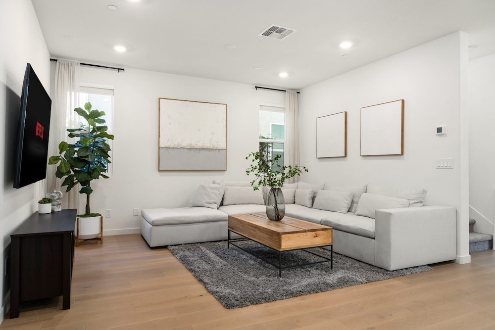 Modern 4BR Home Nr Airport DT w Fire Pit, Billede 59