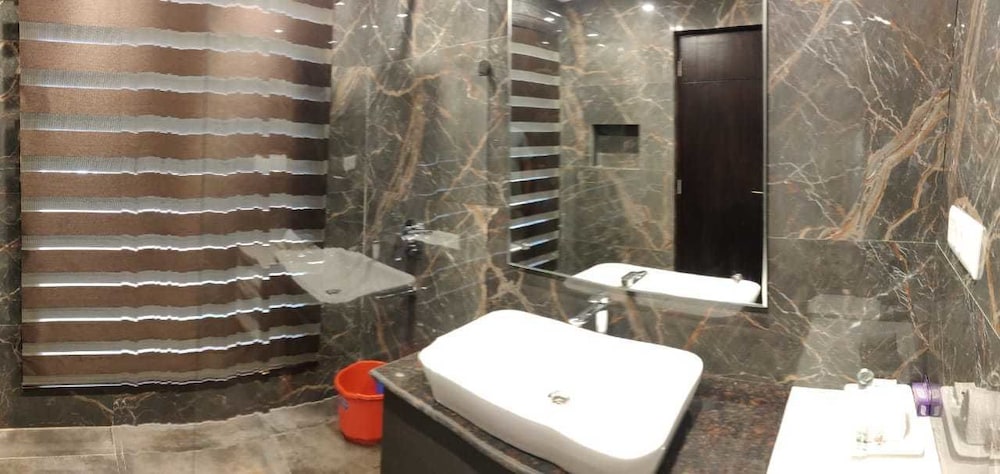 Super Deluxe Room - Photo 3