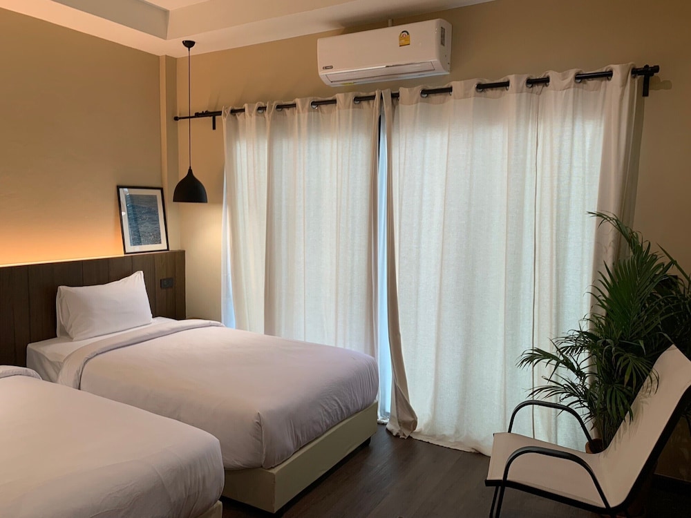 Standard Twin Room, 2 Twin Beds, City View - Photo 8