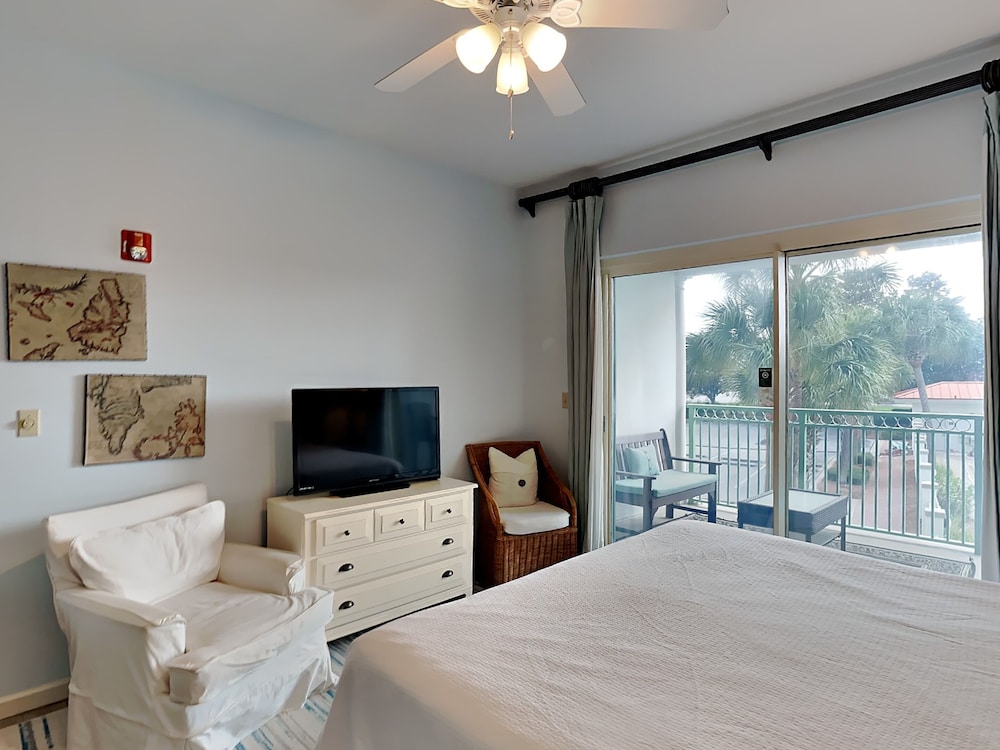 Condo, 1 Queen Bed, Pool View (#206 - No Pets)