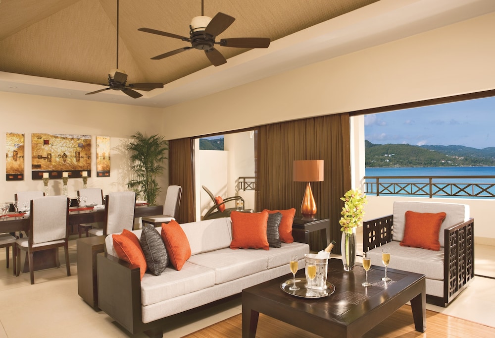 Preferred Club Presidential Suite photo 2