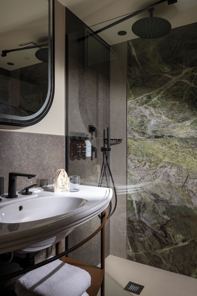 Hôtel L'Ormaie & Spa bathroom photo